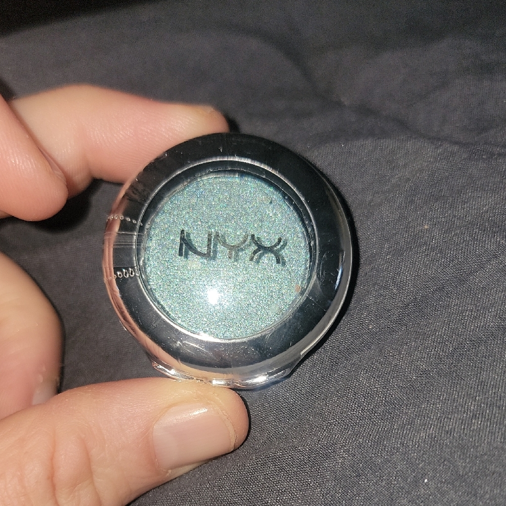 NYX Metallic Eyeshadow - Glittering Teal